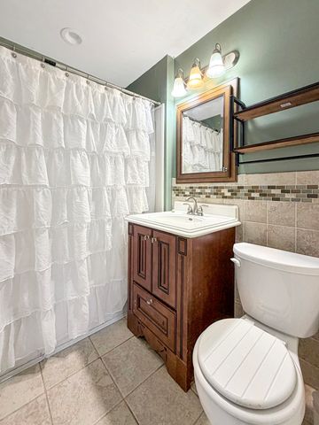 405 N Apple Avenue, Freeport, IL 61032