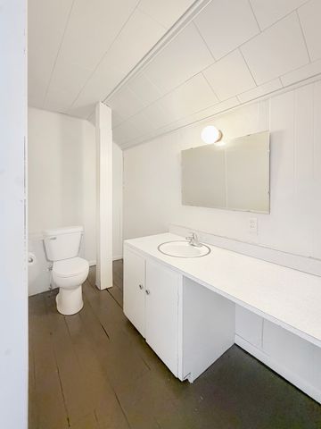 405 N Apple Avenue, Freeport, IL 61032