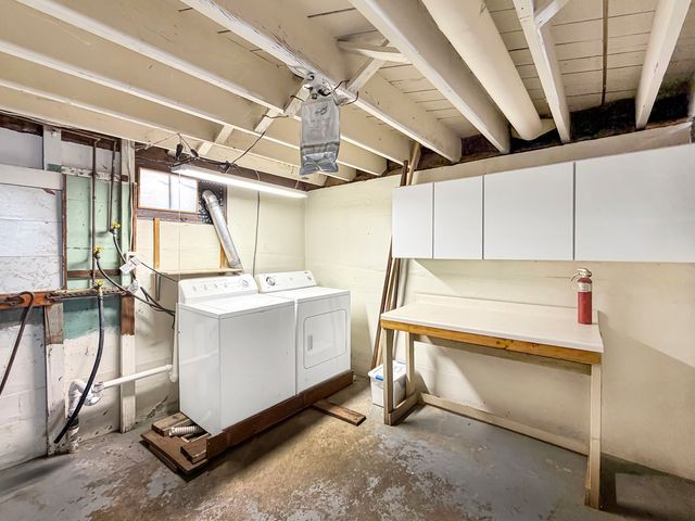 405 N Apple Avenue, Freeport, IL 61032