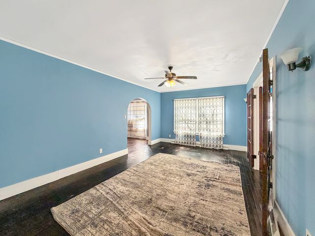 405 N Apple Avenue, Freeport, IL 61032