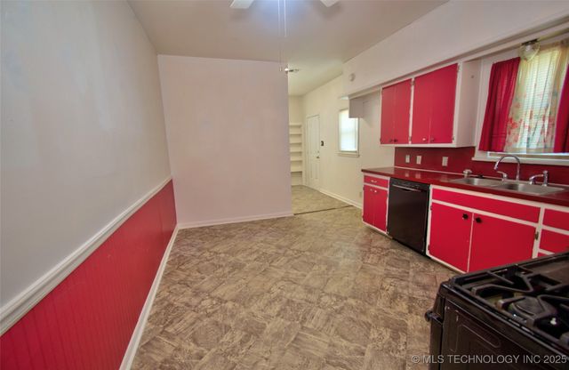 711 S 29th Street W, Muskogee, OK 74401