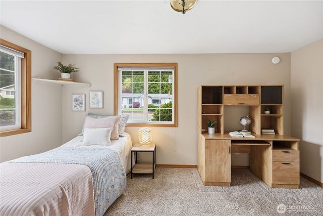 17851 9th Avenue NE, Poulsbo, WA 98370
