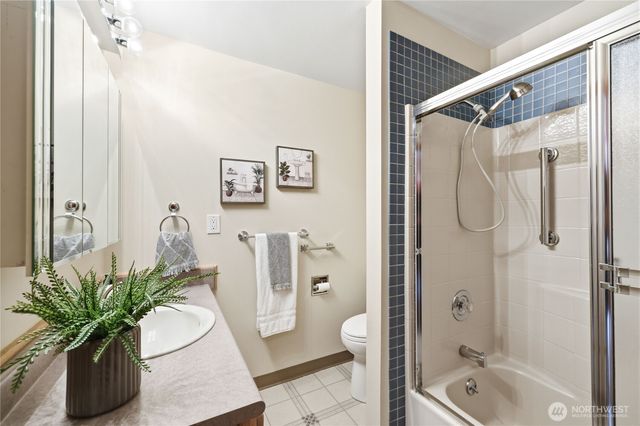 17851 9th Avenue NE, Poulsbo, WA 98370