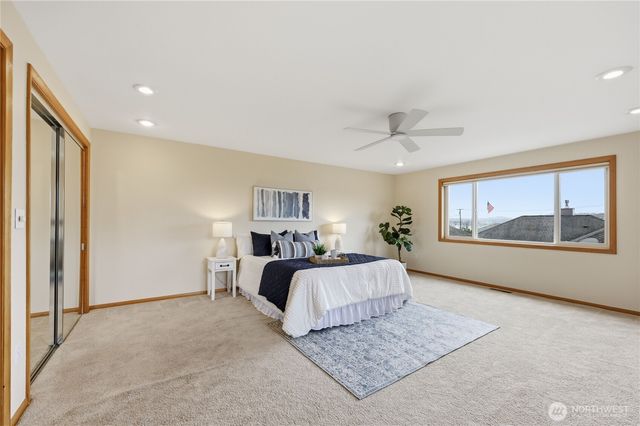 17851 9th Avenue NE, Poulsbo, WA 98370