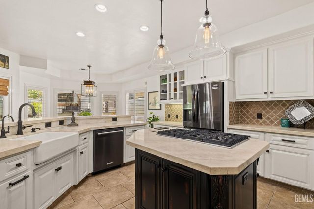 6804 Topaz Lane, Bakersfield, CA 93308