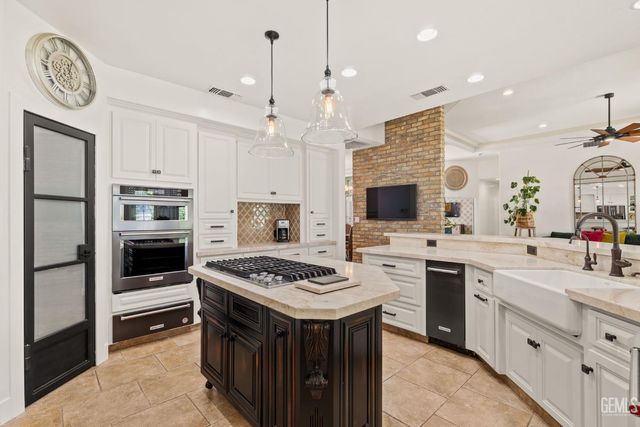 6804 Topaz Lane, Bakersfield, CA 93308