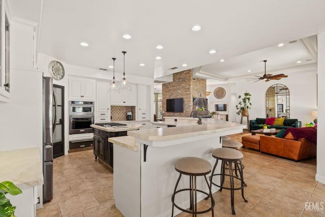 6804 Topaz Lane, Bakersfield, CA 93308