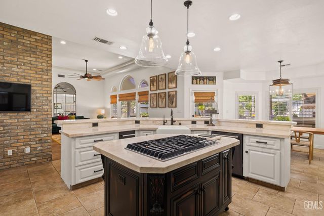 6804 Topaz Lane, Bakersfield, CA 93308