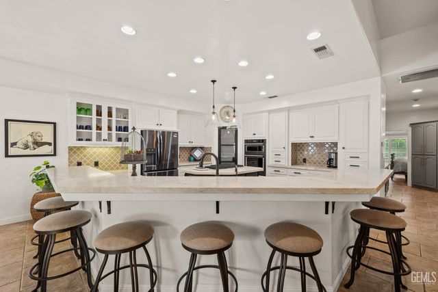 6804 Topaz Lane, Bakersfield, CA 93308