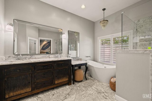 6804 Topaz Lane, Bakersfield, CA 93308