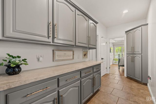 6804 Topaz Lane, Bakersfield, CA 93308