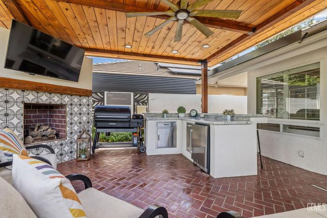 6804 Topaz Lane, Bakersfield, CA 93308