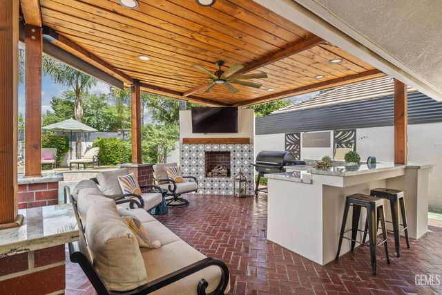 6804 Topaz Lane, Bakersfield, CA 93308