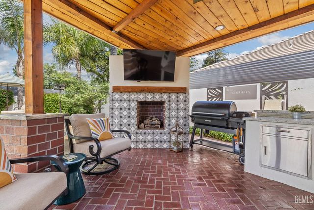 6804 Topaz Lane, Bakersfield, CA 93308