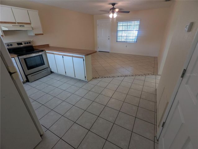 824 N SAINT CLAIR ABRAMS AVENUE, Tavares, FL 32778