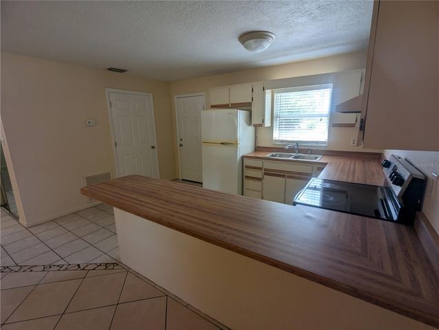 824 N SAINT CLAIR ABRAMS AVENUE, Tavares, FL 32778
