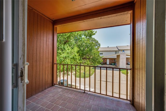 2229 Seville Court, Dalworthington Gardens, TX 76013