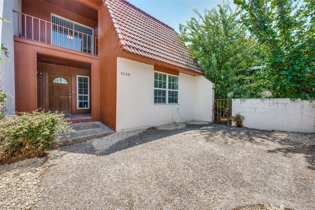 2229 Seville Court, Dalworthington Gardens, TX 76013