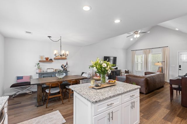 2243 Lambert Dr, Westmoreland, TN 37186