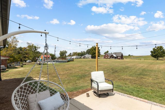 2243 Lambert Dr, Westmoreland, TN 37186