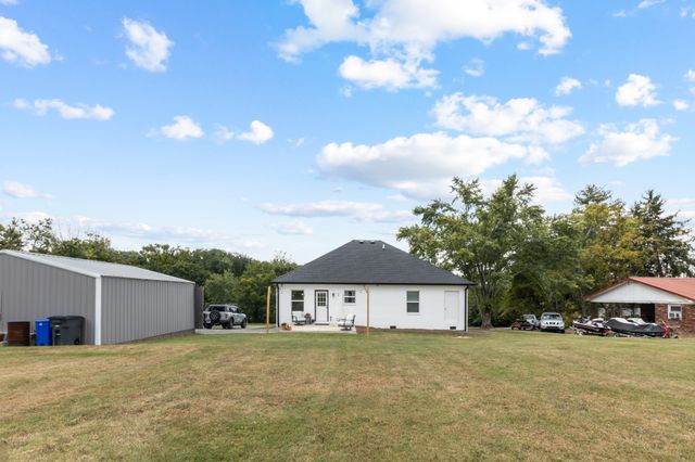 2243 Lambert Dr, Westmoreland, TN 37186