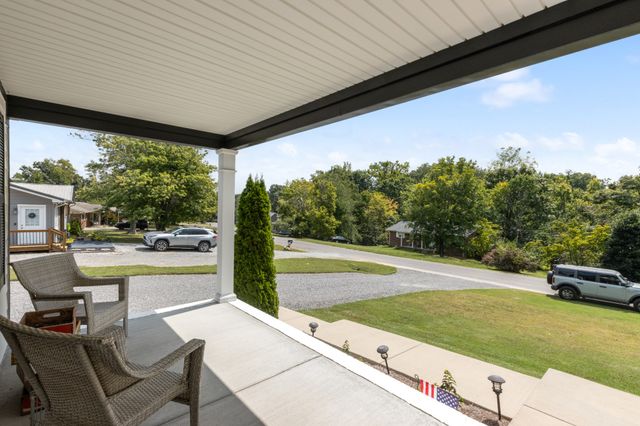 2243 Lambert Dr, Westmoreland, TN 37186