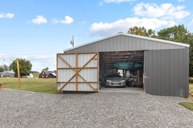 2243 Lambert Dr, Westmoreland, TN 37186