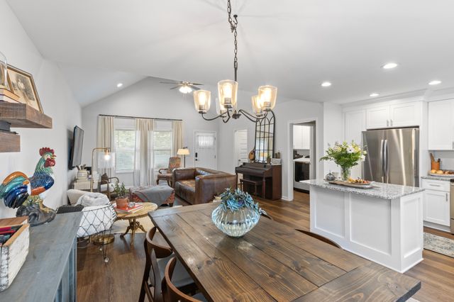 2243 Lambert Dr, Westmoreland, TN 37186
