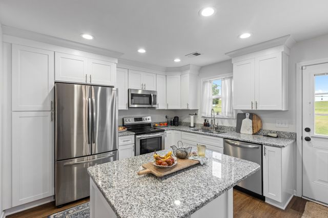 2243 Lambert Dr, Westmoreland, TN 37186