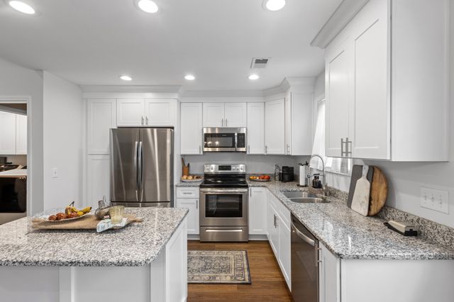 2243 Lambert Dr, Westmoreland, TN 37186