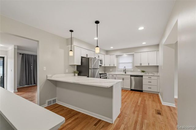 14538 Ronnie Lane, Livonia, MI 48154