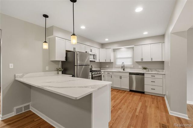 14538 Ronnie Lane, Livonia, MI 48154