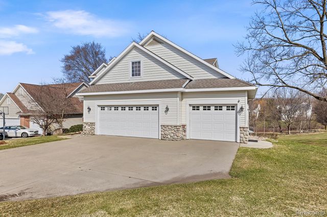 3127 Royal Hannah Drive Ne, Algoma Township, MI 49341