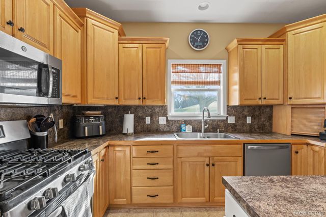 3127 Royal Hannah Drive Ne, Algoma Township, MI 49341