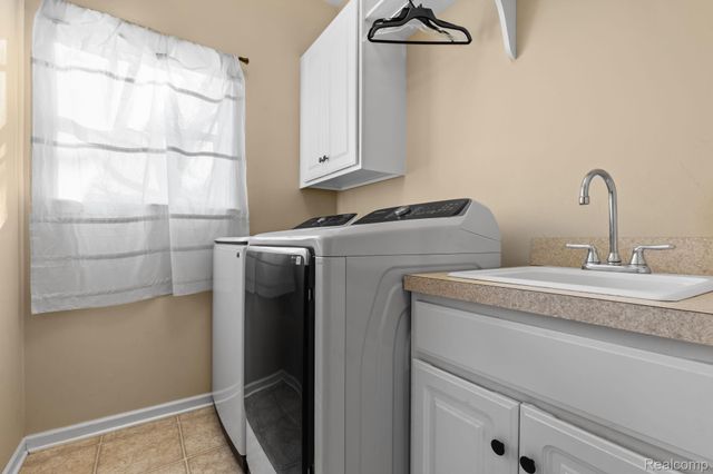 3127 Royal Hannah Drive Ne, Algoma Township, MI 49341