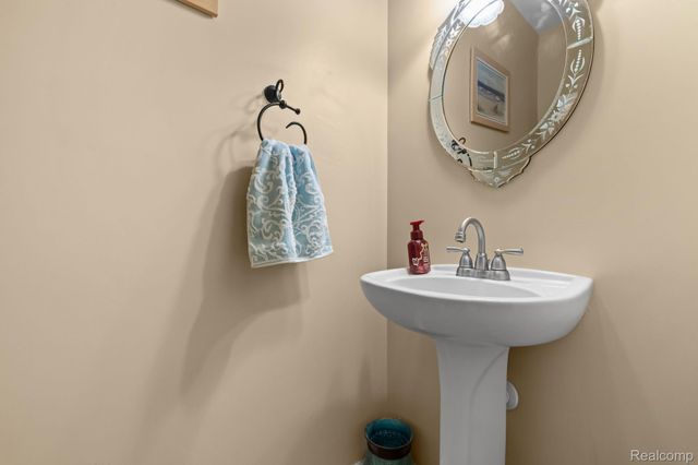 3127 Royal Hannah Drive Ne, Algoma Township, MI 49341