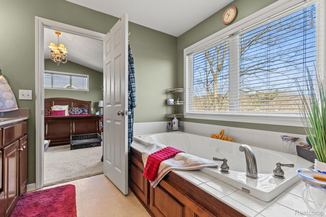 3127 Royal Hannah Drive Ne, Algoma Township, MI 49341