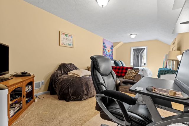 3127 Royal Hannah Drive Ne, Algoma Township, MI 49341