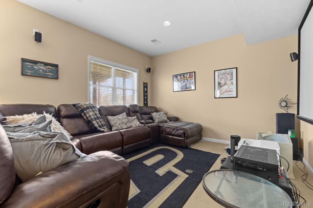 3127 Royal Hannah Drive Ne, Algoma Township, MI 49341