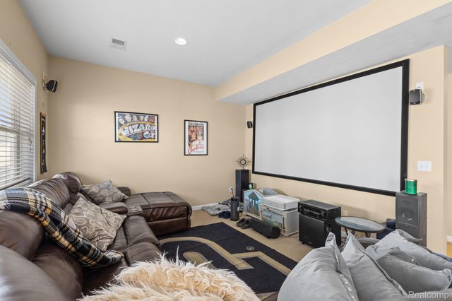 3127 Royal Hannah Drive Ne, Algoma Township, MI 49341