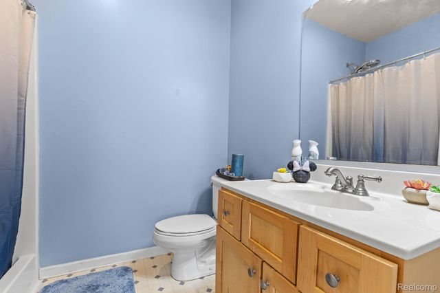 3127 Royal Hannah Drive Ne, Algoma Township, MI 49341