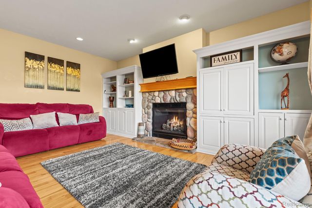 3127 Royal Hannah Drive Ne, Algoma Township, MI 49341