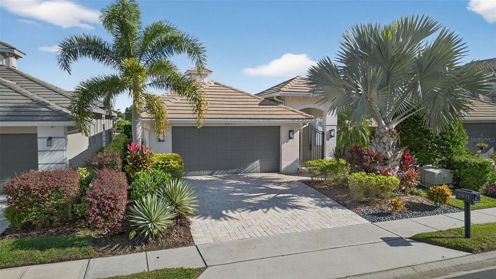 2021 SHERBROOK AVENUE, Davenport, FL 33837