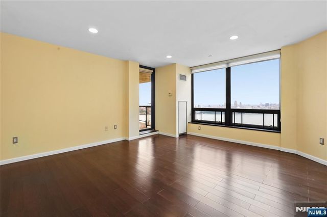 900 Palisade Avenue 20A, Fort Lee, NJ 07024