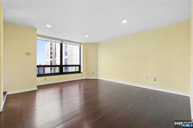 900 Palisade Avenue 20A, Fort Lee, NJ 07024