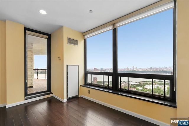 900 Palisade Avenue 20A, Fort Lee, NJ 07024