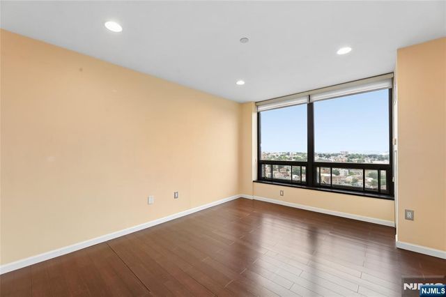 900 Palisade Avenue 20A, Fort Lee, NJ 07024