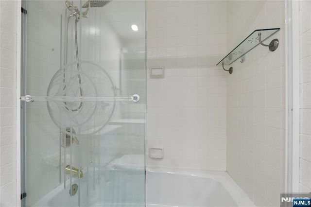 900 Palisade Avenue 20A, Fort Lee, NJ 07024