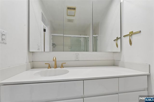 900 Palisade Avenue 20A, Fort Lee, NJ 07024