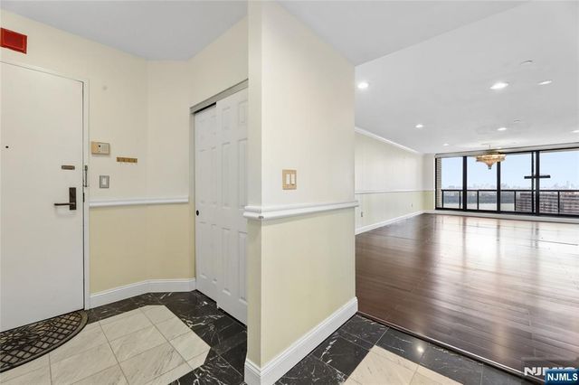 900 Palisade Avenue 20A, Fort Lee, NJ 07024